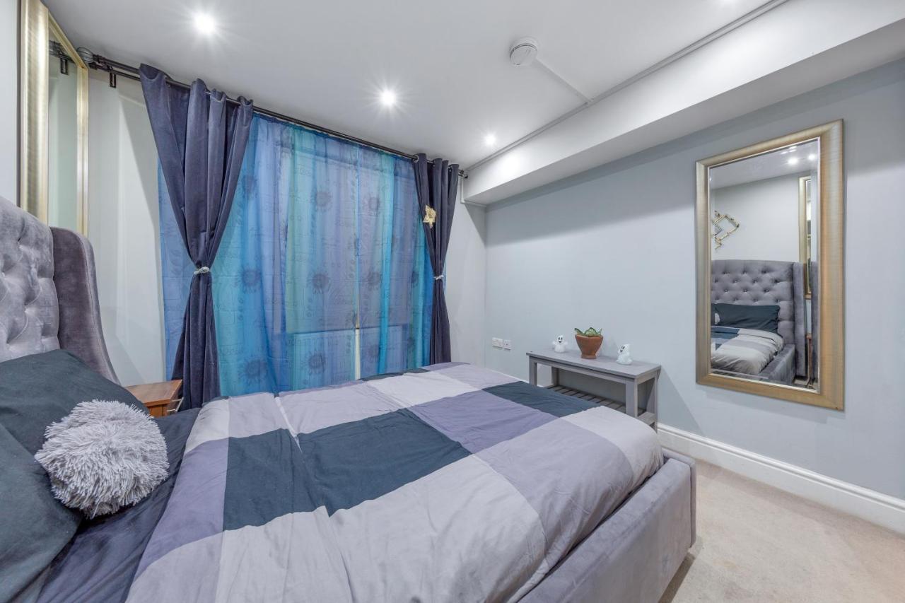 Elegant And Chic 2-Bedroom Basement Apartment In Paddington Londýn Exteriér fotografie