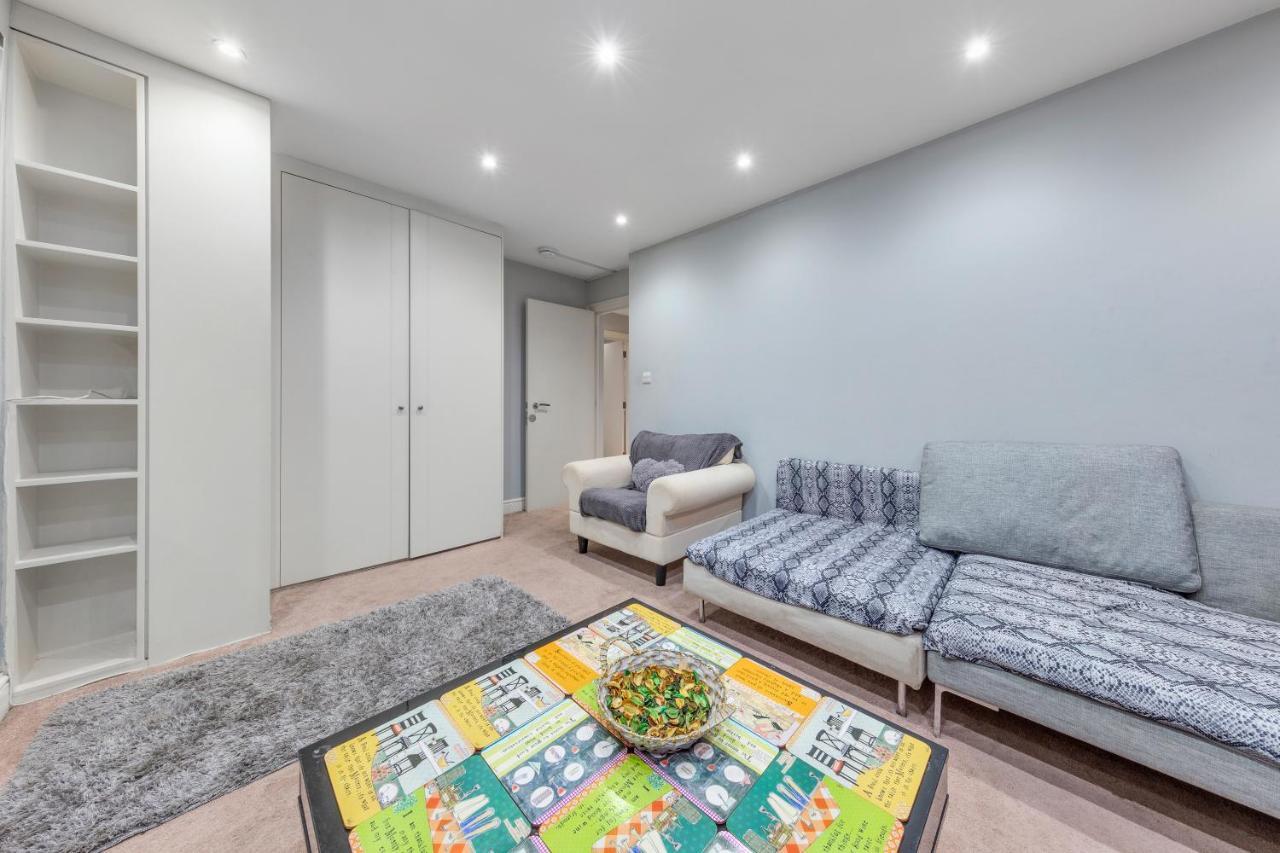 Elegant And Chic 2-Bedroom Basement Apartment In Paddington Londýn Exteriér fotografie