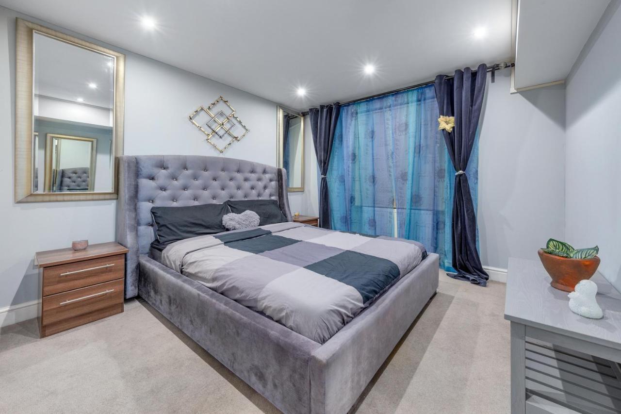 Elegant And Chic 2-Bedroom Basement Apartment In Paddington Londýn Exteriér fotografie