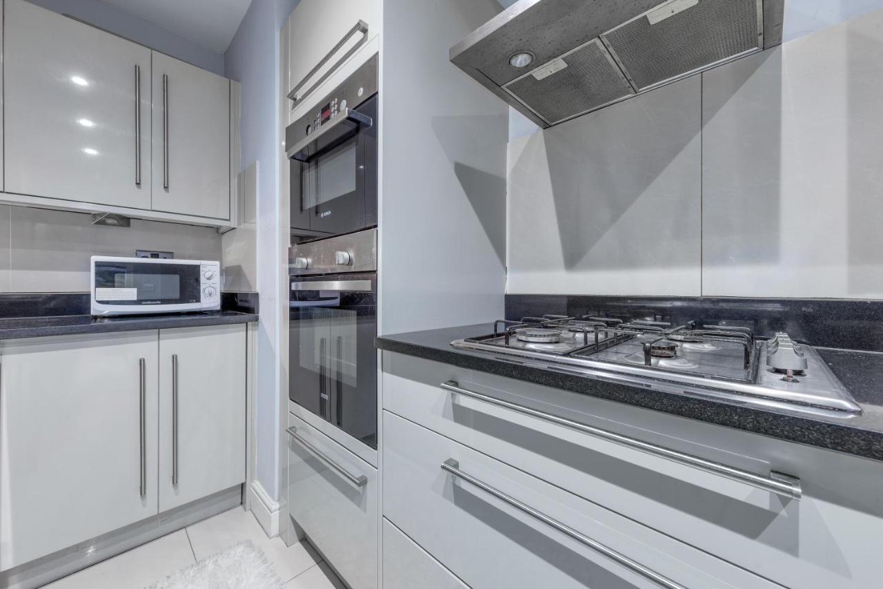 Elegant And Chic 2-Bedroom Basement Apartment In Paddington Londýn Exteriér fotografie